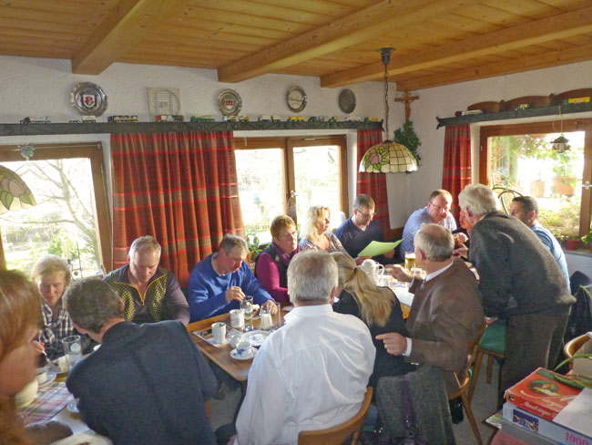 Kaffeekranzl in gemütlicher Atmosphäre in Roßdorf mit Bürgermeister Franz Schießl 